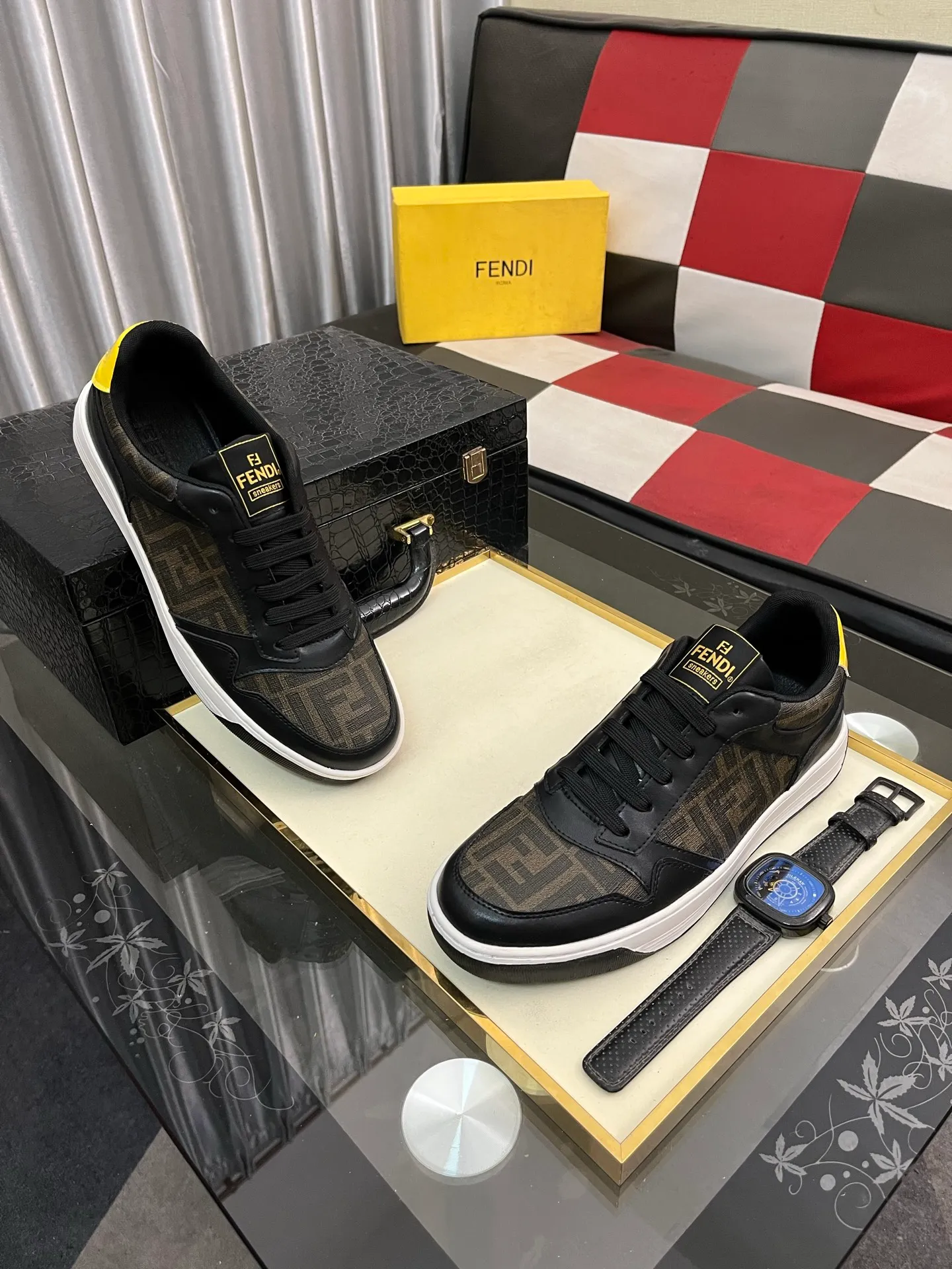 Men's Men's Shoes💰420⌚️⌚️[Fendi] Fendi's latest casual shoes for men! Available at counters simultaneously! A one-to-one replica of the original. Made entirely of imported top-grain calfskin, the interior is made of top-grain water-dyed cowhide, and the original factory-supplied rubber outsole. Leading new fashion concepts. Matching code: 38-443️⃣Colors available